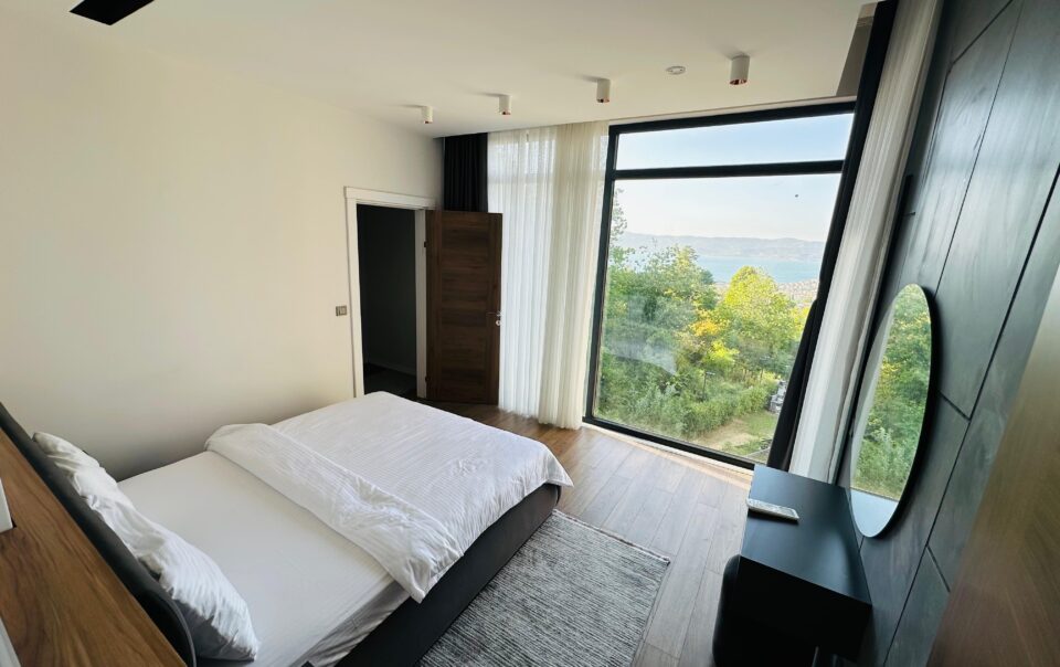 Sapanca Kiralık Villa - Geniş Havuzlu