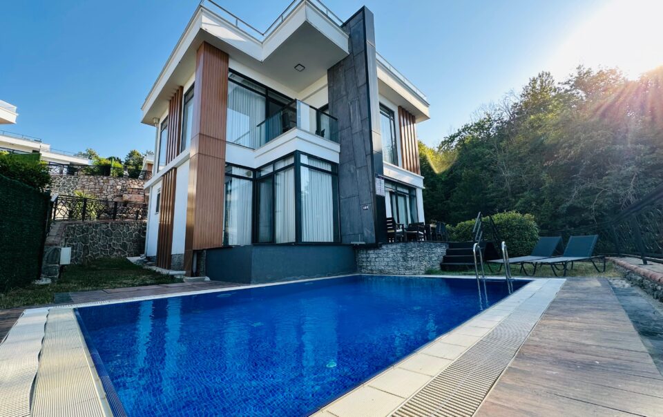 Sapanca Kiralık Villa - Muhafazakar Havuzlu Tatil